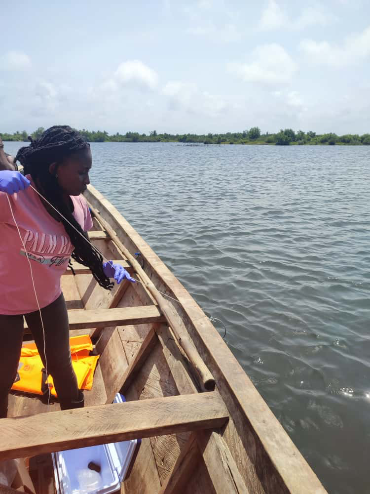 Aquatic field sampling from a boat
